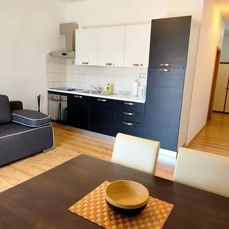 Apartment Apartments With Parking Space Primosten - 27854